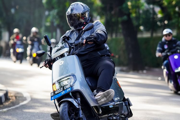 Beli atau Sewa Baterai Motor Listrik: Mana Paling Hemat Buat Anda?