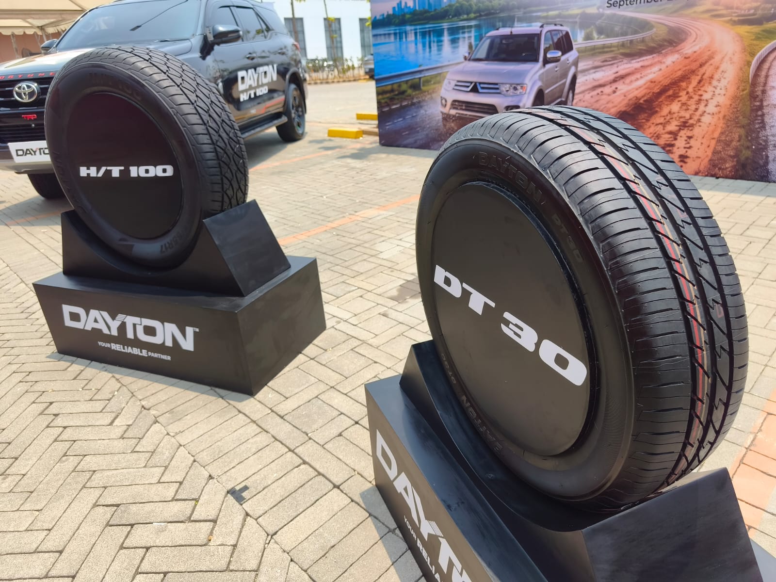 Ban Dayton DT30 dan H/T100: Pilihan Baru untuk MPV dan SUV