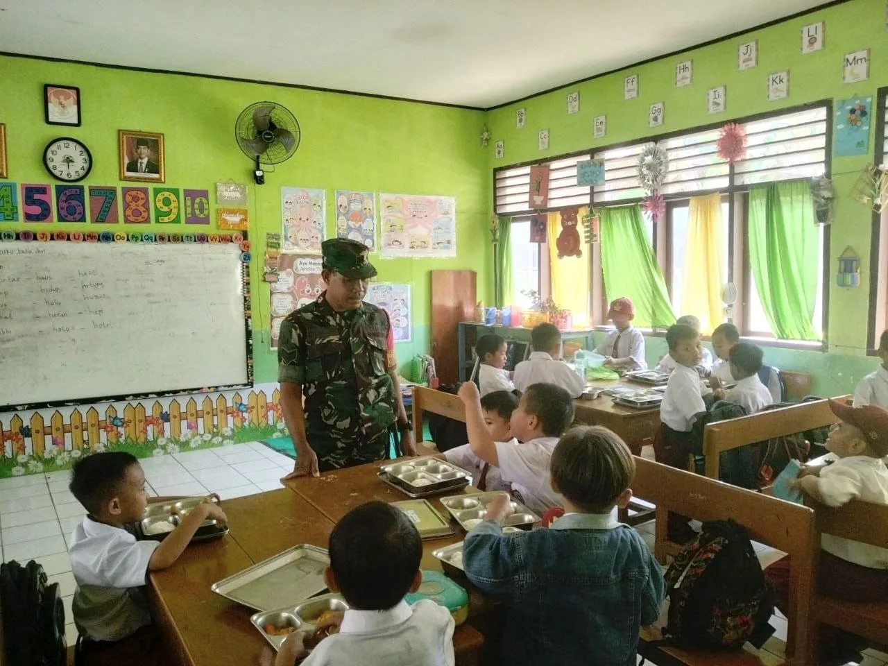 Bagaimana Pengawasan Masyarakat Menjaga Mutu Program Makan Bergizi di Sekolah