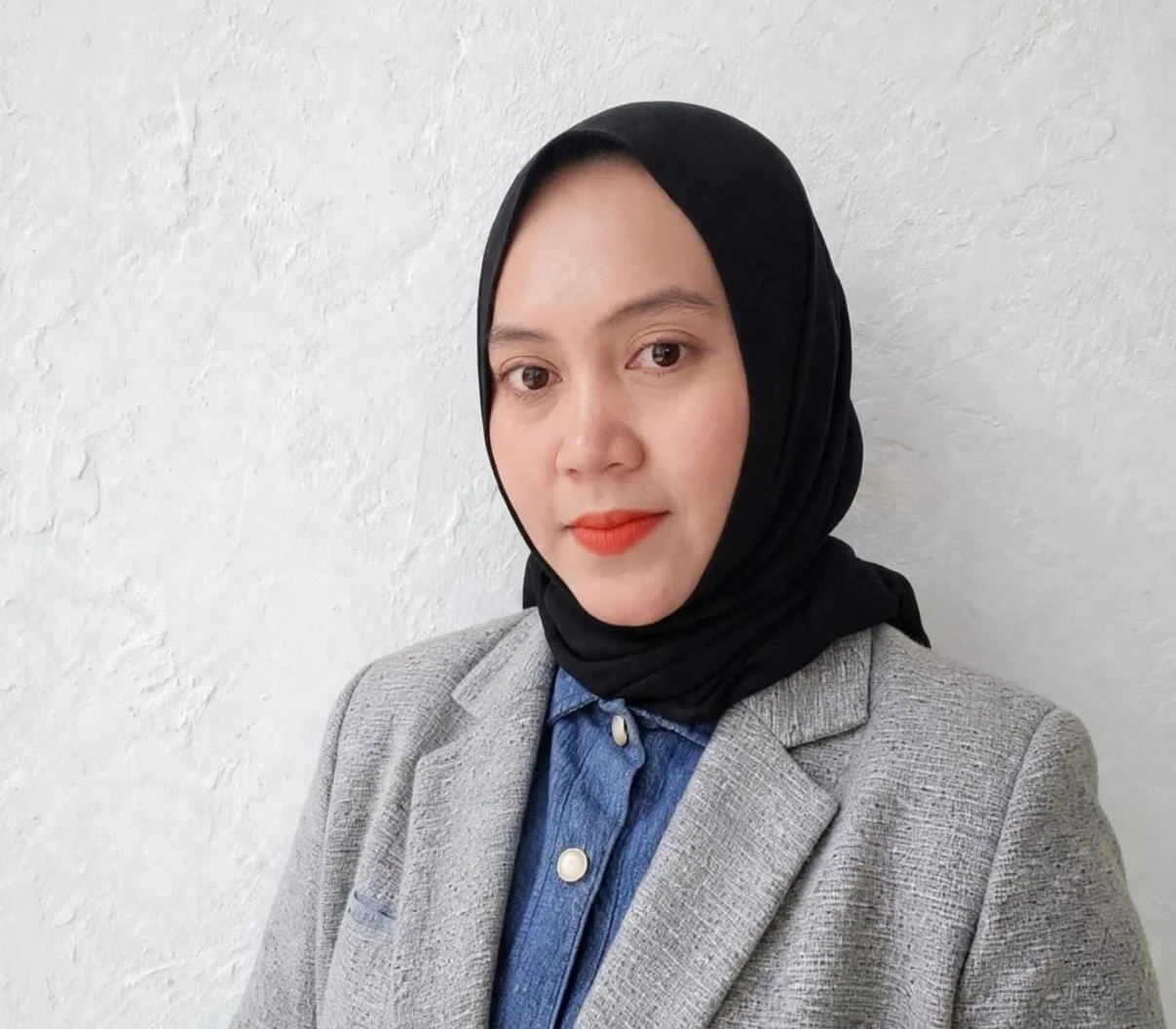 Dari Nol hingga Pemimpin Industri: Perjalanan Pengusaha Perempuan di Bisnis Kosmetik Halal