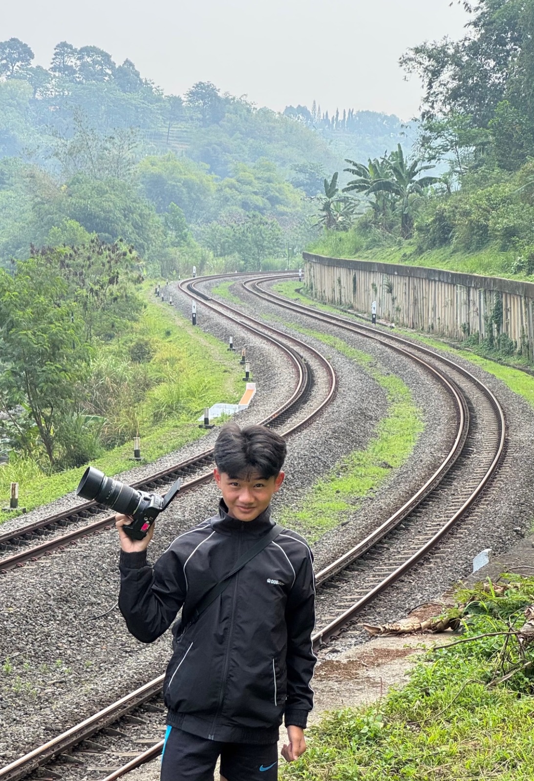 Fenomena Remaja Berburu Foto Kereta: Dari Hobi Niche ke Tren Medsos