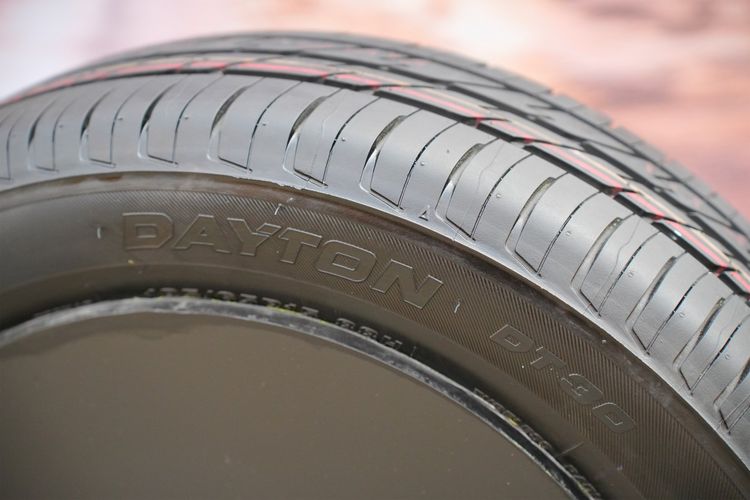 Ban Dayton DT30 dan H/T100: Pilihan Baru untuk MPV dan SUV