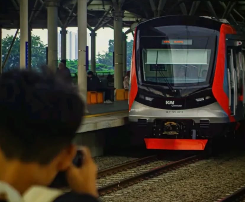 Fenomena Remaja Berburu Foto Kereta: Dari Hobi Niche ke Tren Medsos