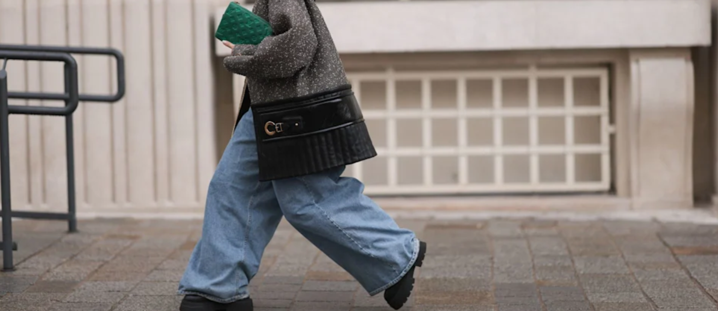 Tren Low-Waist Gen Z: Nostalgia Y2K dan Evolusi Cara Kita Memandang Tubuh