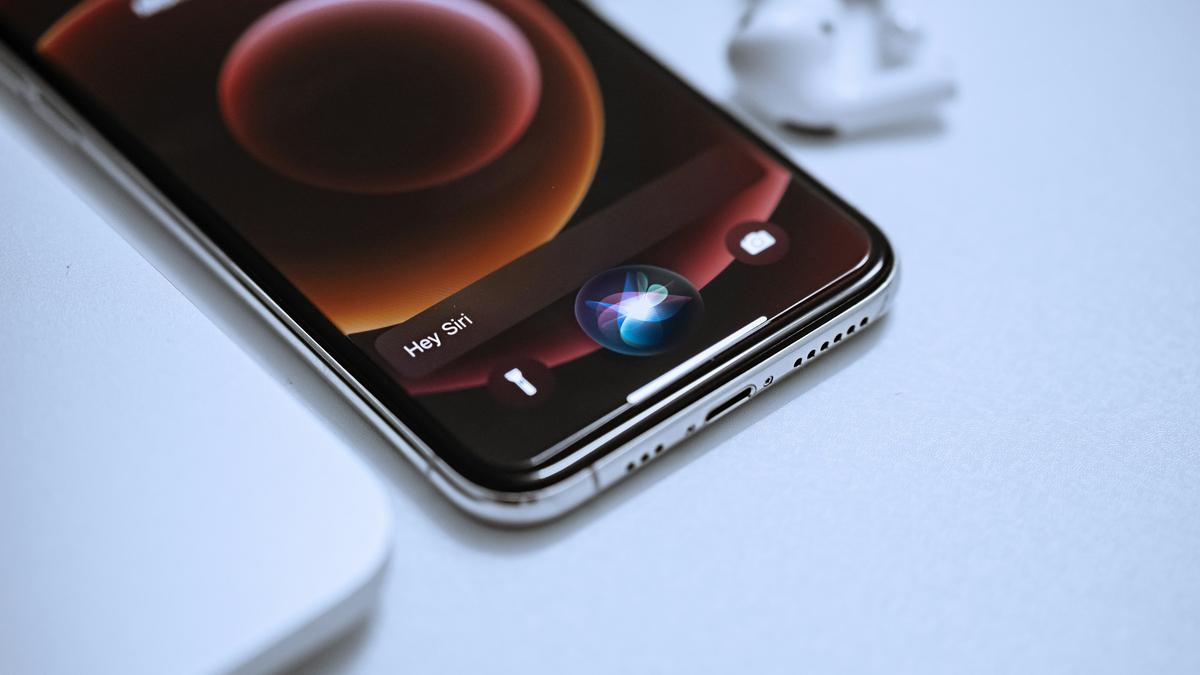 Siri Berubah Total: Aplikasi Mandiri dan Visual Intelligence Kamera