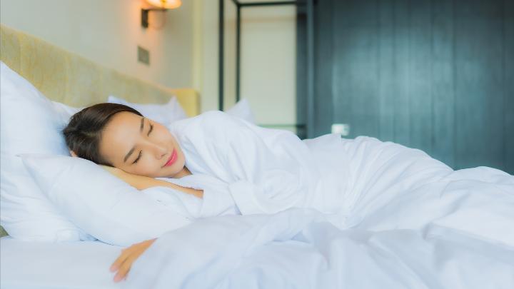 5 Posisi Tidur Terbaik untuk Mengatasi Sakit Pinggang