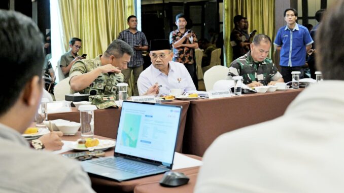 Jalan Tol Berlandasan Pesawat: Mengikat Ekonomi dan Pertahanan
