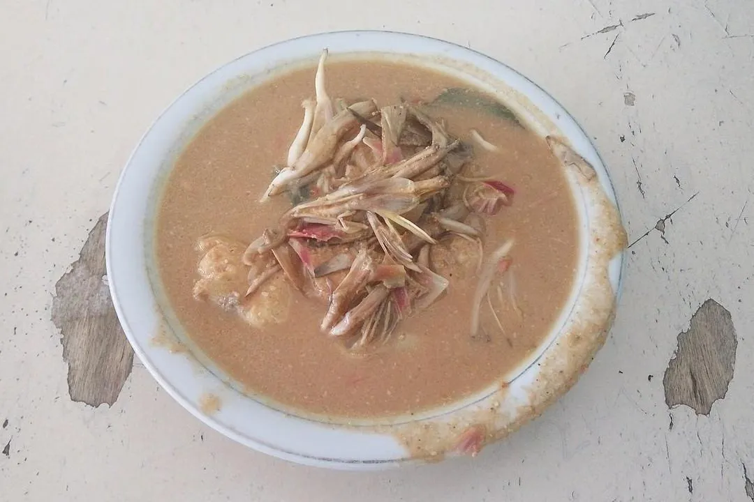 Mangut Tongkol vs Gulai Eungkot: Kuah Santan Pedas Dua Daerah