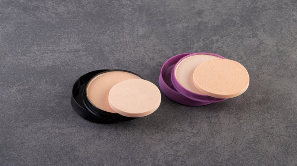 Bedak Two Way Cake Murah & Bedak Tabur Lokal Terbaik di Bawah Rp100 Ribu