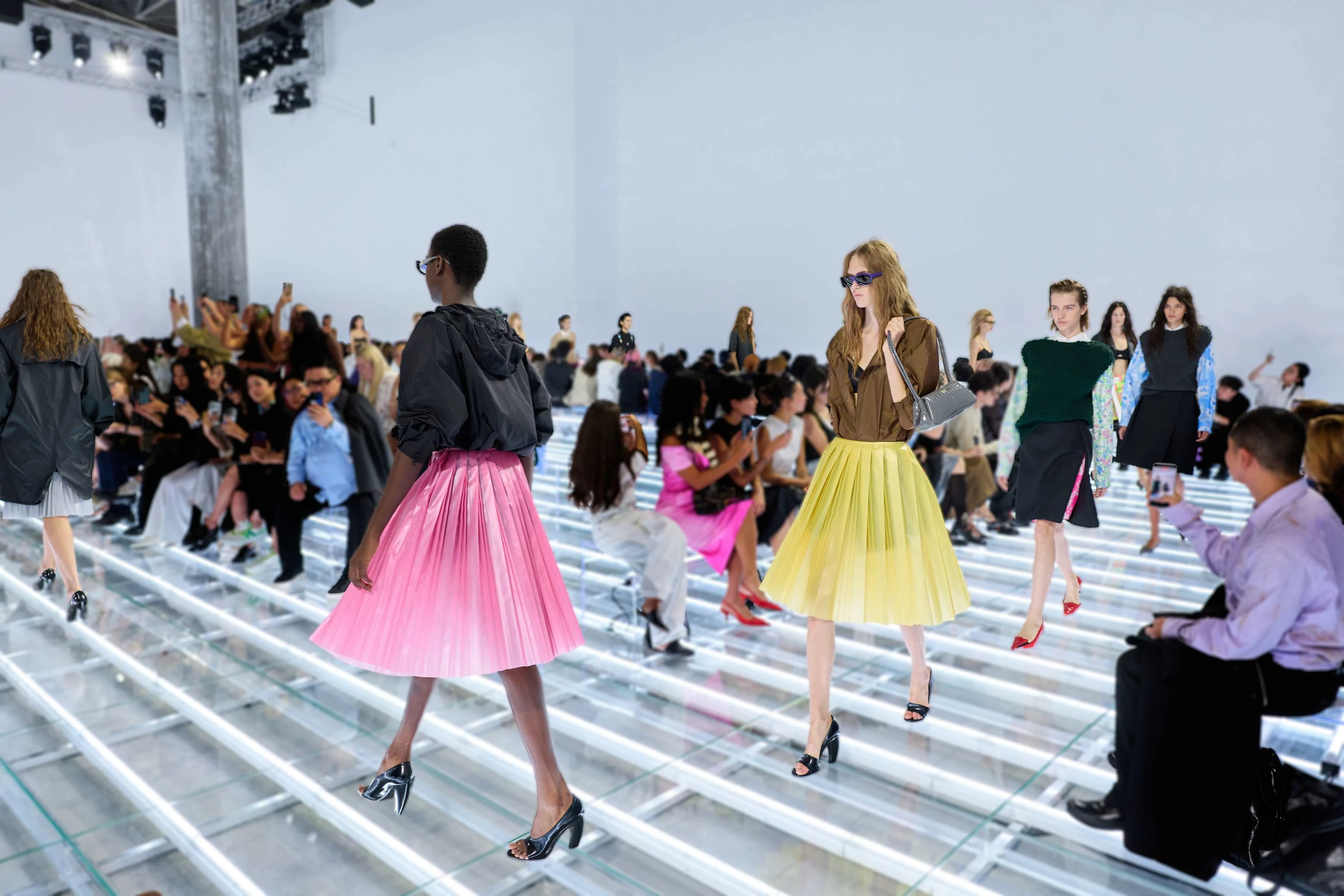 Prada Mengangkat Rok Menjadi Bintang Utama di Milan Fashion Week