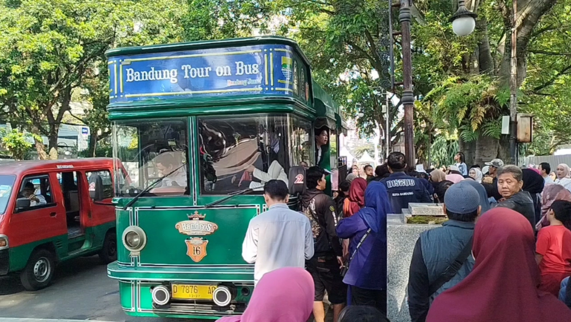 Keliling Kota Cuma Rp216: Panduan Lengkap Promo Bus Bandros dan TMB