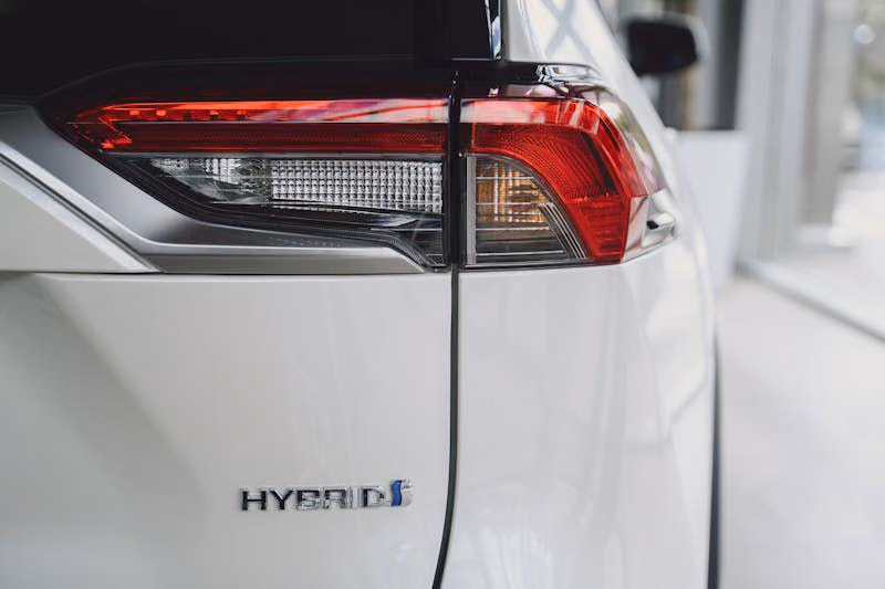 Mobil Hybrid Lebih Irit di Macet atau Tol?
