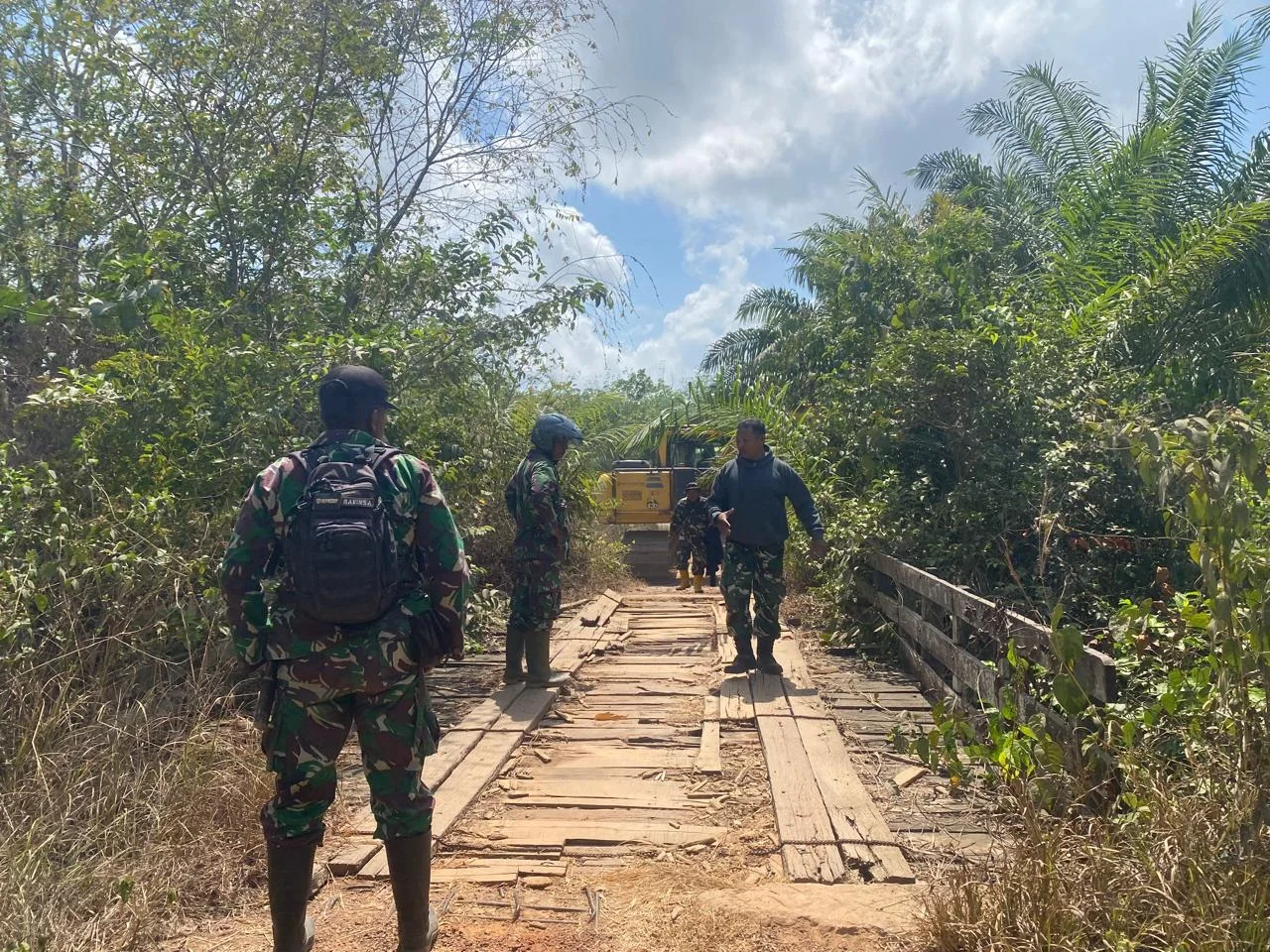 TNI Manunggal Membangun Desa: Bedah Rumah dan Jembatan Beton Mengubah Akses Desa