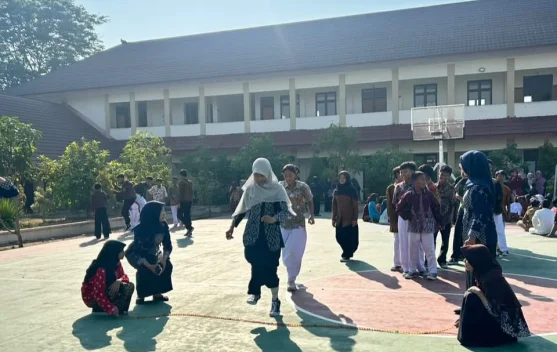 Pembangunan Karakter Berbasis Budaya Lokal di Sekolah Menengah