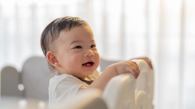 Tanda Bayi Mulai Tumbuh Gigi dan Cara Mengurangi Nyeri Teething