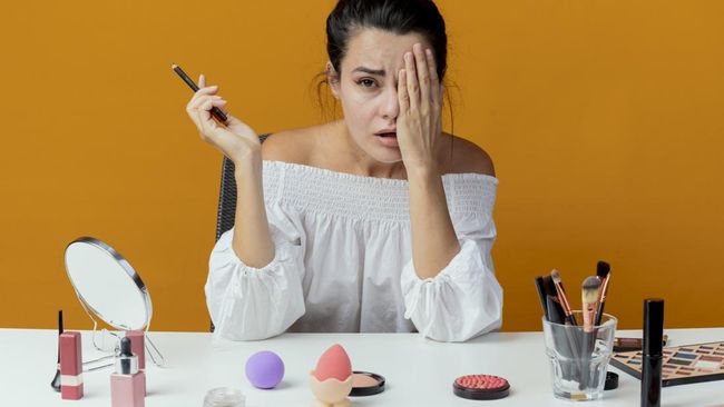 Mengapa Makeup Waterproof Tetap Luntur dan Cara Mengatasinya