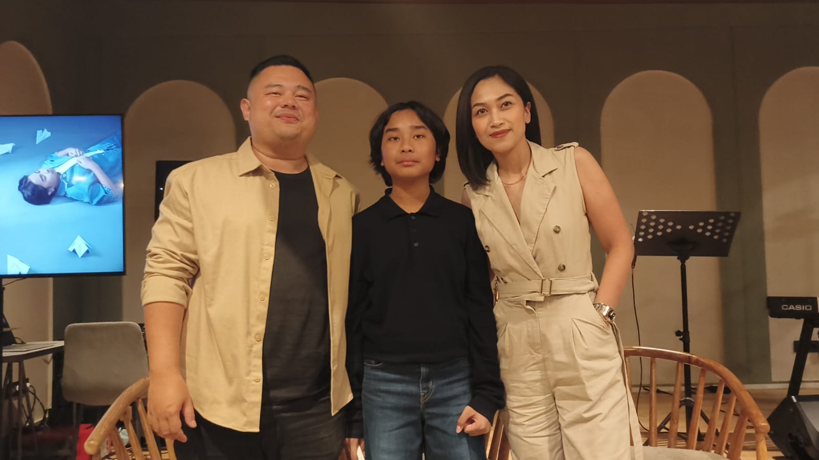 Lima Penyanyi Rilis Single Terbaru: Cinta, Perpisahan, dan Kolaborasi