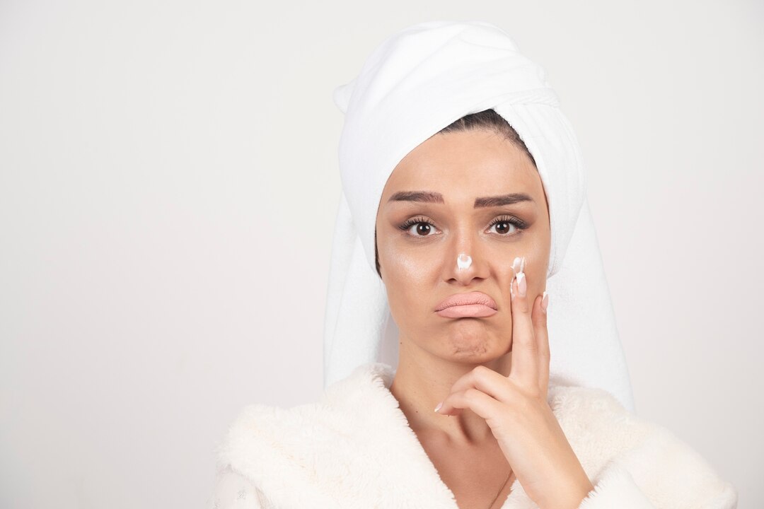 Kulit Sensitif Tiba-Tiba Perih: Cara Mengenali Pemicu dan Menyederhanakan Skincare