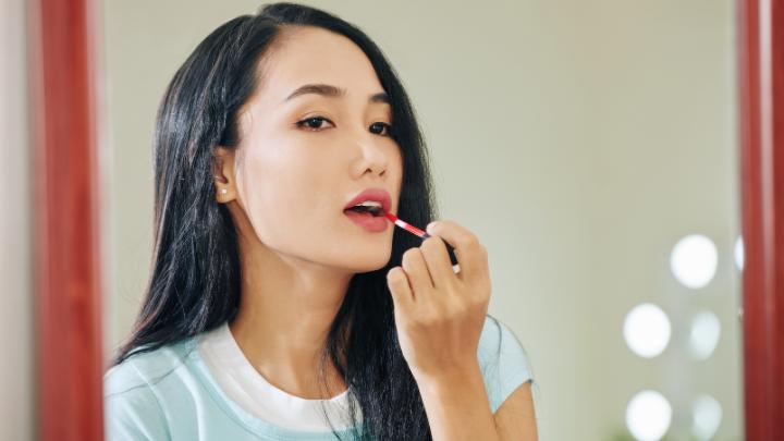Lip Tint vs Lipstik vs Lip Vinyl: Mana Paling Tahan Lama?