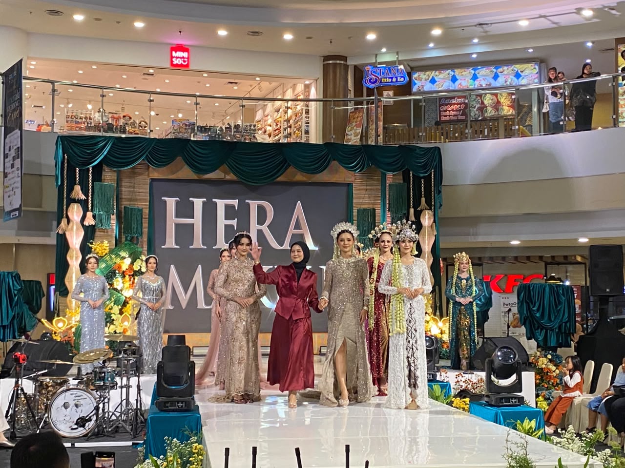 Soft Glam Menggantikan Glamor Tebal dalam Riasan Pengantin