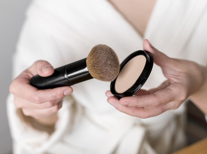 Mengapa Makeup Waterproof Tetap Luntur dan Cara Mengatasinya