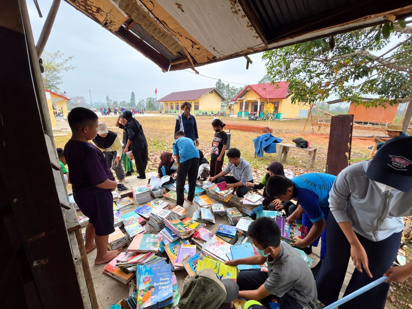 Budaya Literasi untuk Semua: Sekolah Dasar Mengubah Cara Anak Membaca