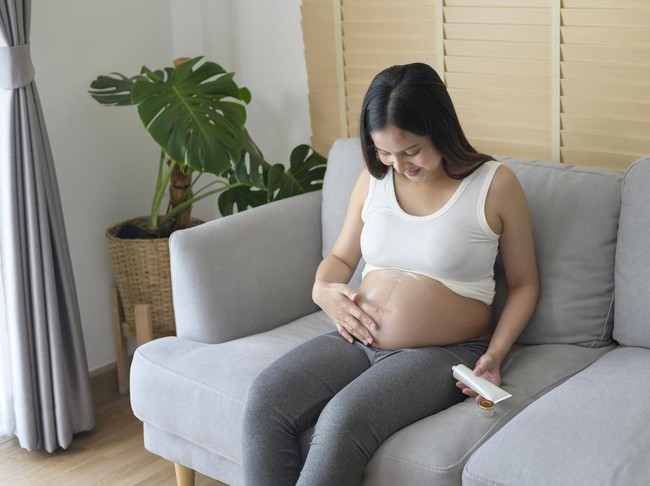 Stretch Mark Bisa Hilang? Panduan Realistis dari Pencegahan hingga Treatment Medis