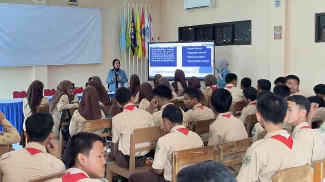 Sosialisasi Literasi Keuangan Remaja: Dari Menabung hingga Investasi