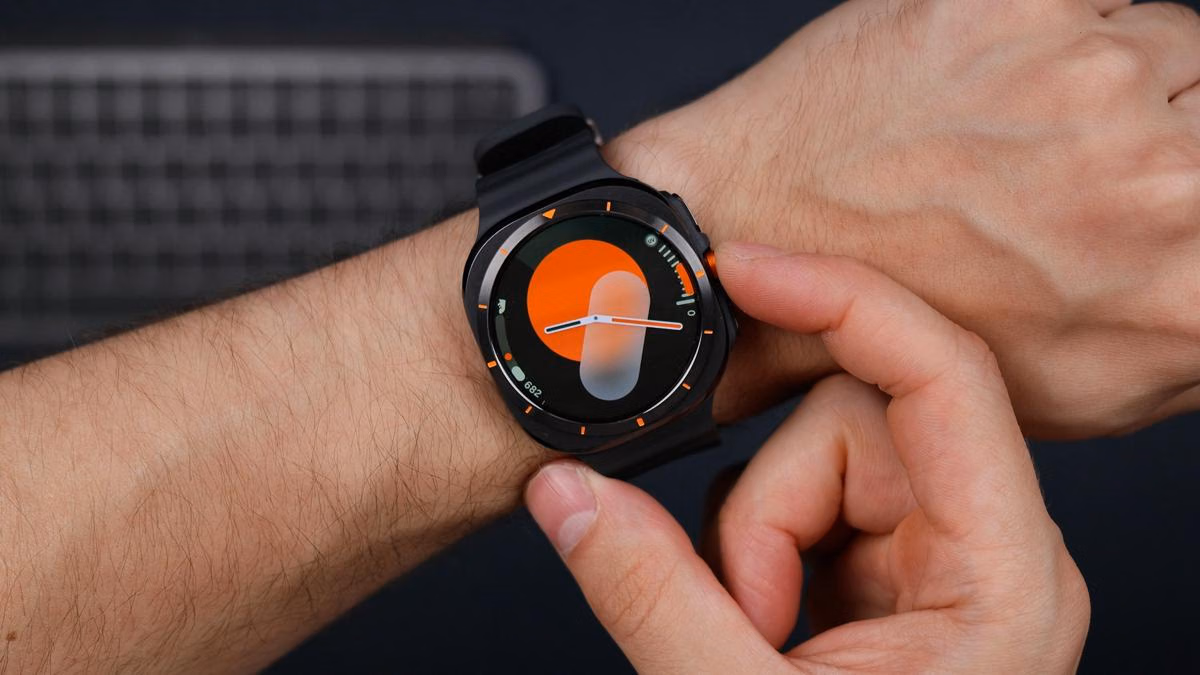 Enam Smartwatch Asisten AI dengan Panggilan Bluetooth dan Baterai Panjang