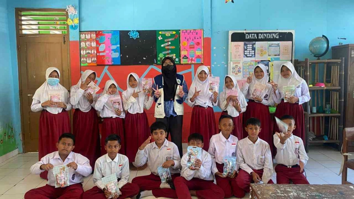 Mahasiswa KKN Menghidupkan Literasi Siswa SD lewat Storytelling dan Dolanan Sastra