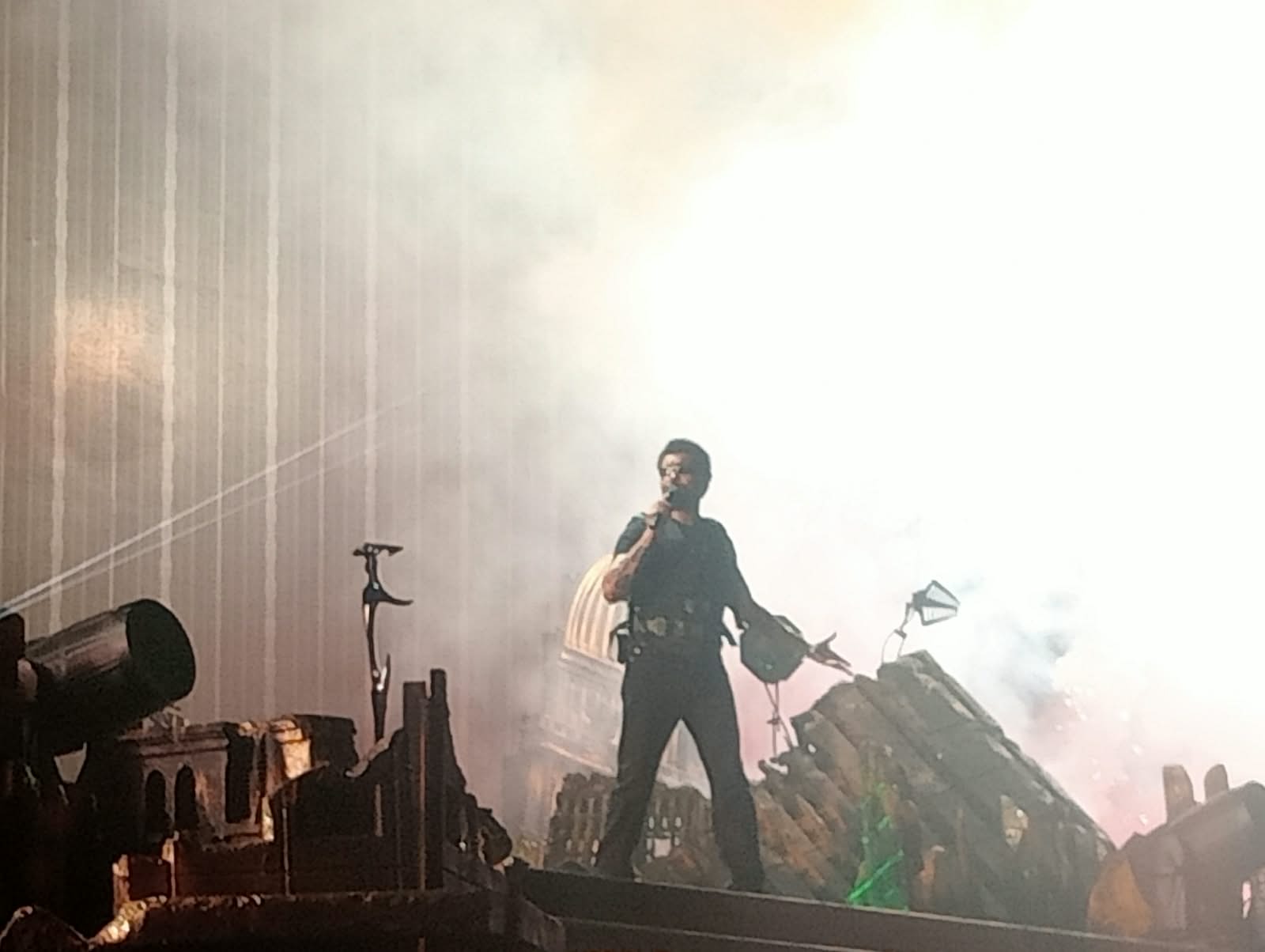 Dua Malam Konser The Weeknd di JIS: Energi, Kejutan, dan Fan Service Maksimal