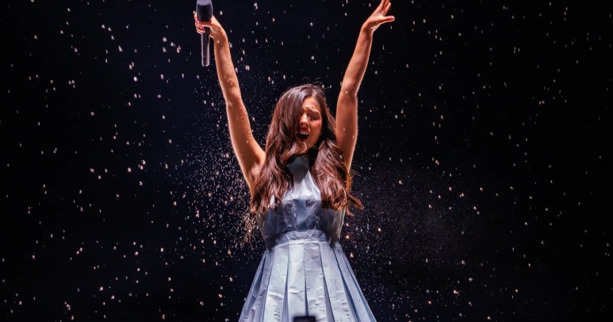 Gaun Berubah Warna Hussein Chalayan di Tur Olivia Rodrigo