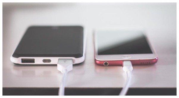 Pilih Charger HP yang Aman dan Kompatibel Agar Baterai Tidak Rusak