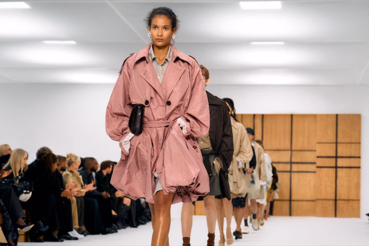 Koleksi Summer: Heritage, Tailoring Minimalis, dan Eksposi Bra