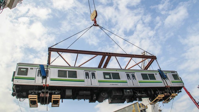 Impor 23 Trainset KRL Bekas Jepang: Solusi Mendesak Kapasitas Komuter