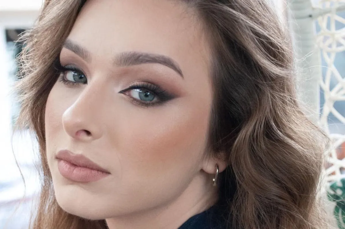 Tutorial Eye Makeup Sederhana untuk Pemula: Mata Natural yang Terangkat