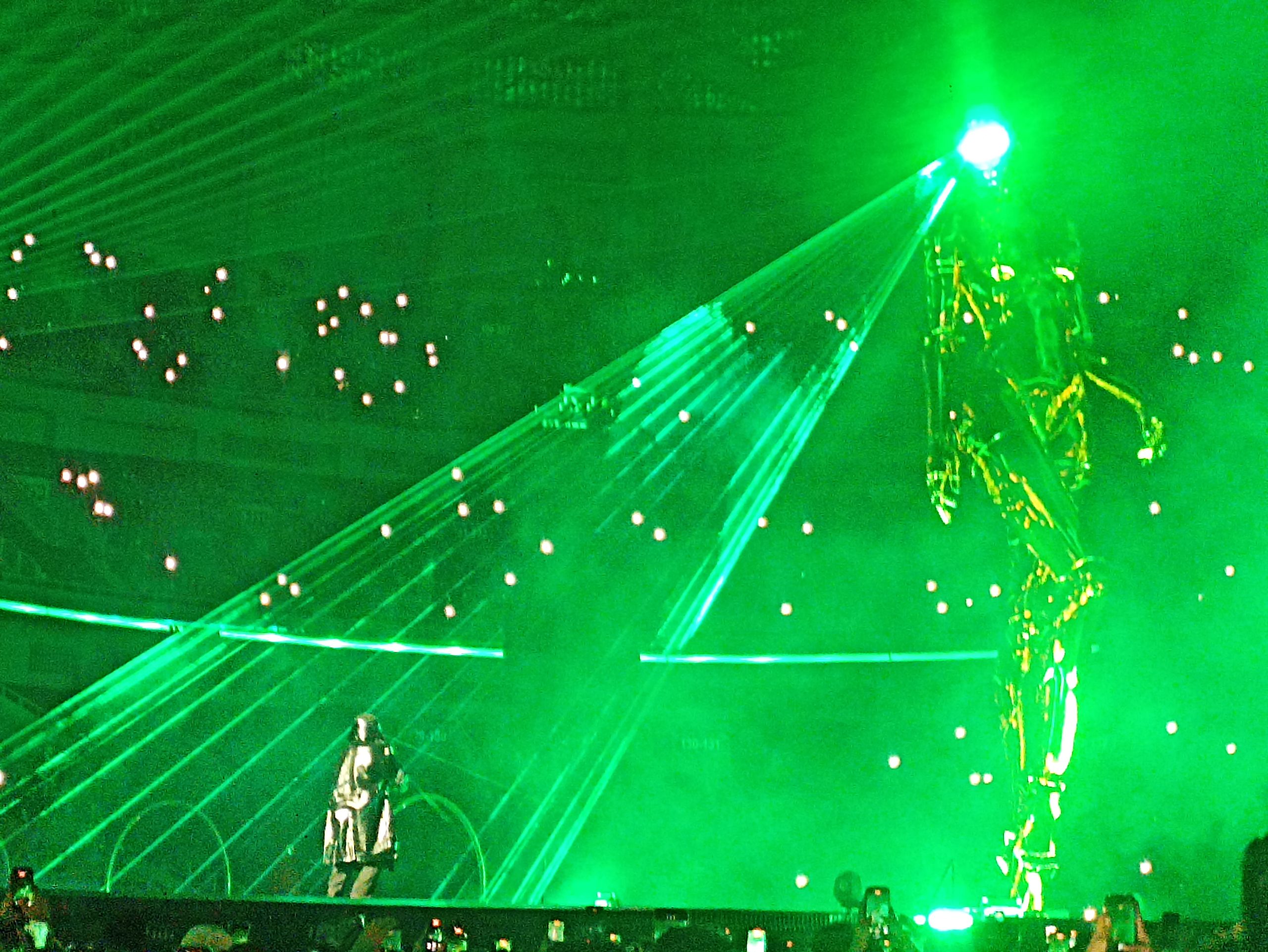 Dua Malam Konser The Weeknd di JIS: Energi, Kejutan, dan Fan Service Maksimal
