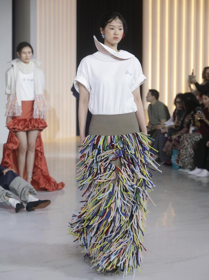 Desainer Lokal Mengguncang Fashion Nation dengan Menswear Spring Inovatif