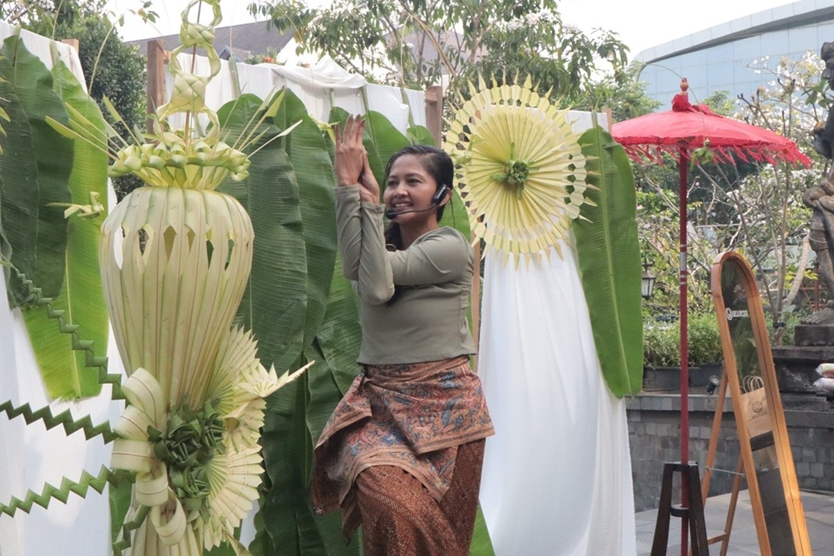 Wellness Retreat Hybrid: Yoga Tradisional & Budaya Lokal di Destinasi Utama