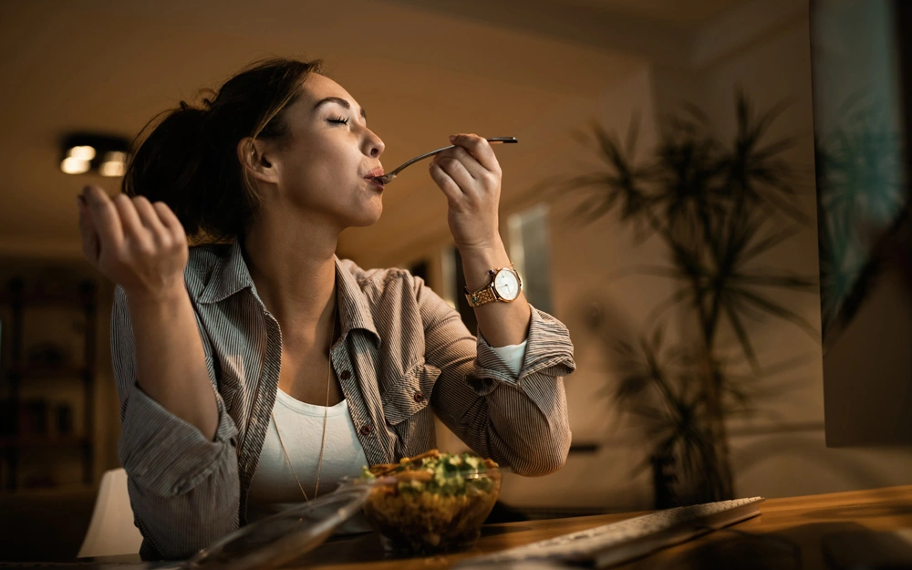 Jeda Makan Malam Sebelum Tidur: Benarkah Harus 3 Jam?