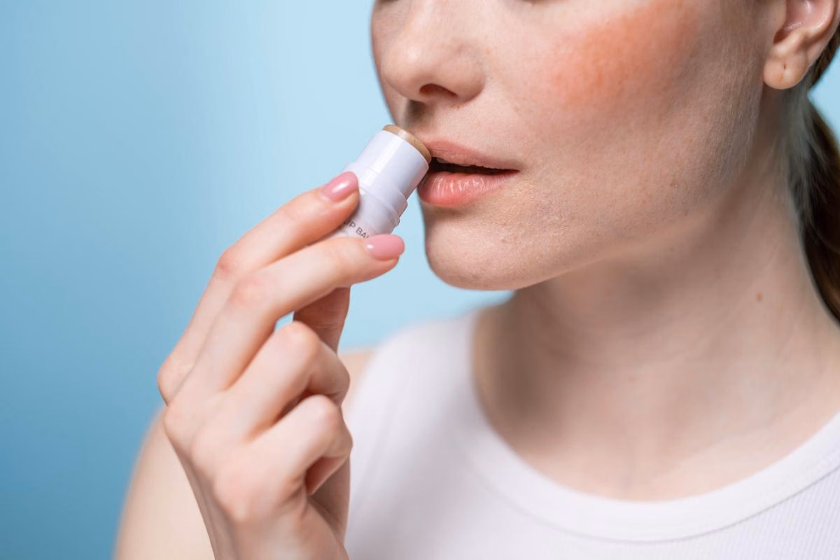 Lipstik Soft Blur: Panduan Memilih dan Merawat Bibir