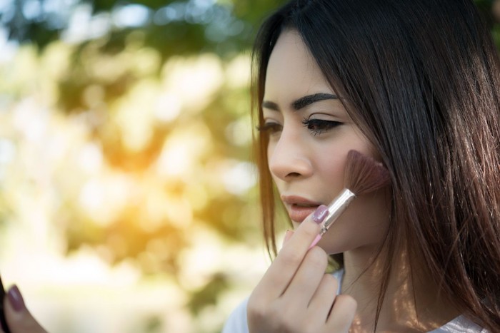 5 Strategi Makeup Tahan Keringat untuk Aktivitas Seharian