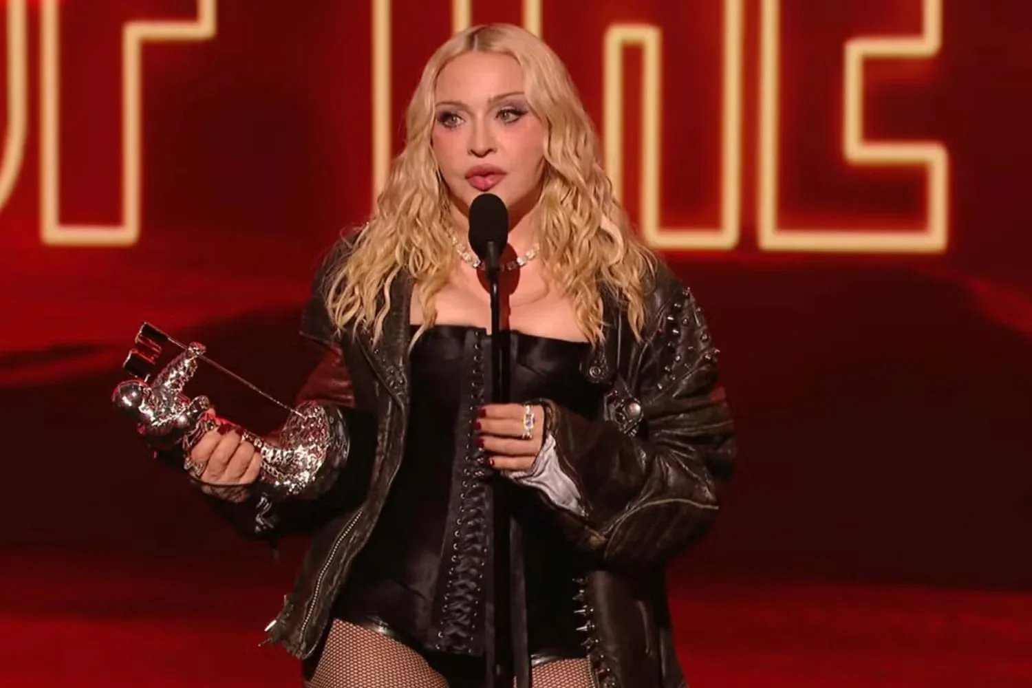 Taylor Swift Pecahkan Rekor VMA, Madonna Berjaya dengan 7 Penghargaan