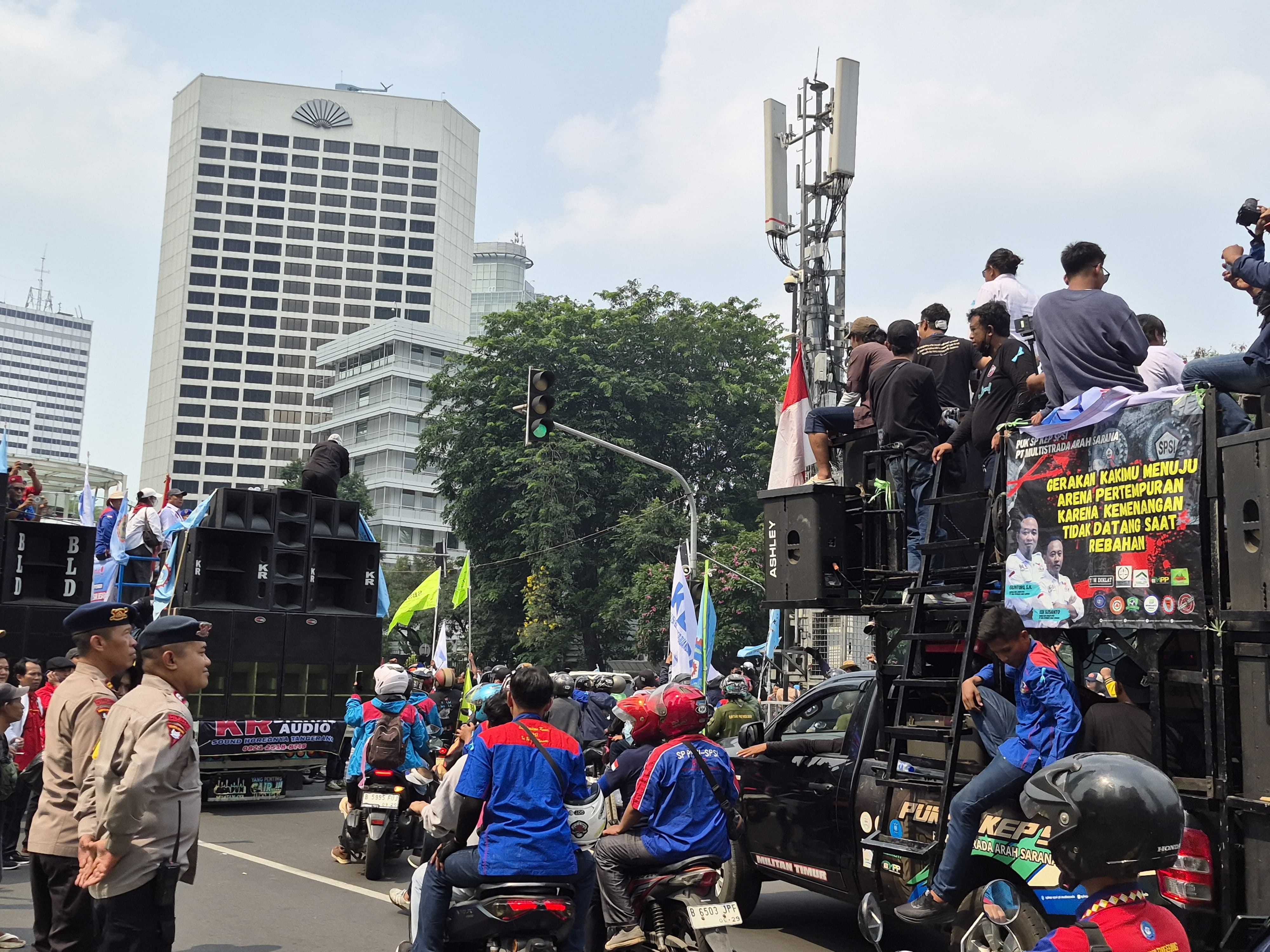 20 Ribu Buruh Demo di DPR: Jalur Macet dan Rute Alternatif