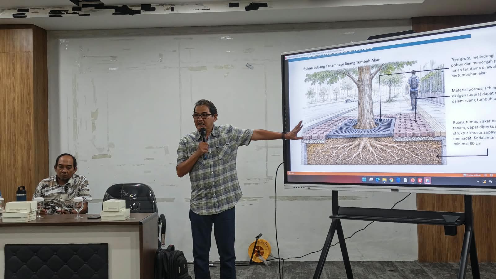 Revitalisasi Pedestrian Kajaolalido-Thamrin: Beton Berpori, Pohon Natif, dan Kota Inklusif