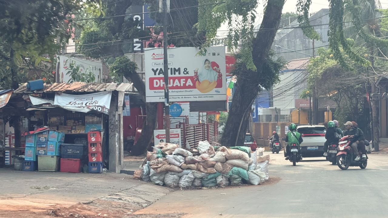Lima Tahun Kabel Semrawut Tak Tersentuh di Jakarta Selatan