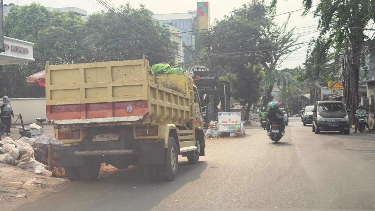 Lima Tahun Kabel Semrawut Tak Tersentuh di Jakarta Selatan