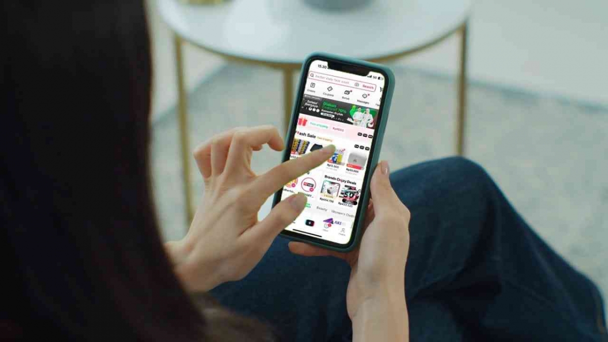 Dari FYP hingga Checkout: Psikologi di Balik Belanja Fashion Impulsif