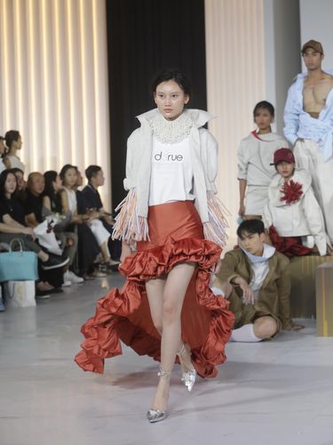 Desainer Lokal Mengguncang Fashion Nation dengan Menswear Spring Inovatif