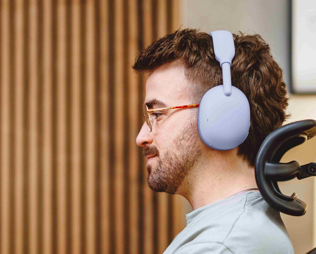 Logitech Zone Vibe Pro: Headphone Hybrid Work Serius untuk Fokus di Tengah Kebisingan